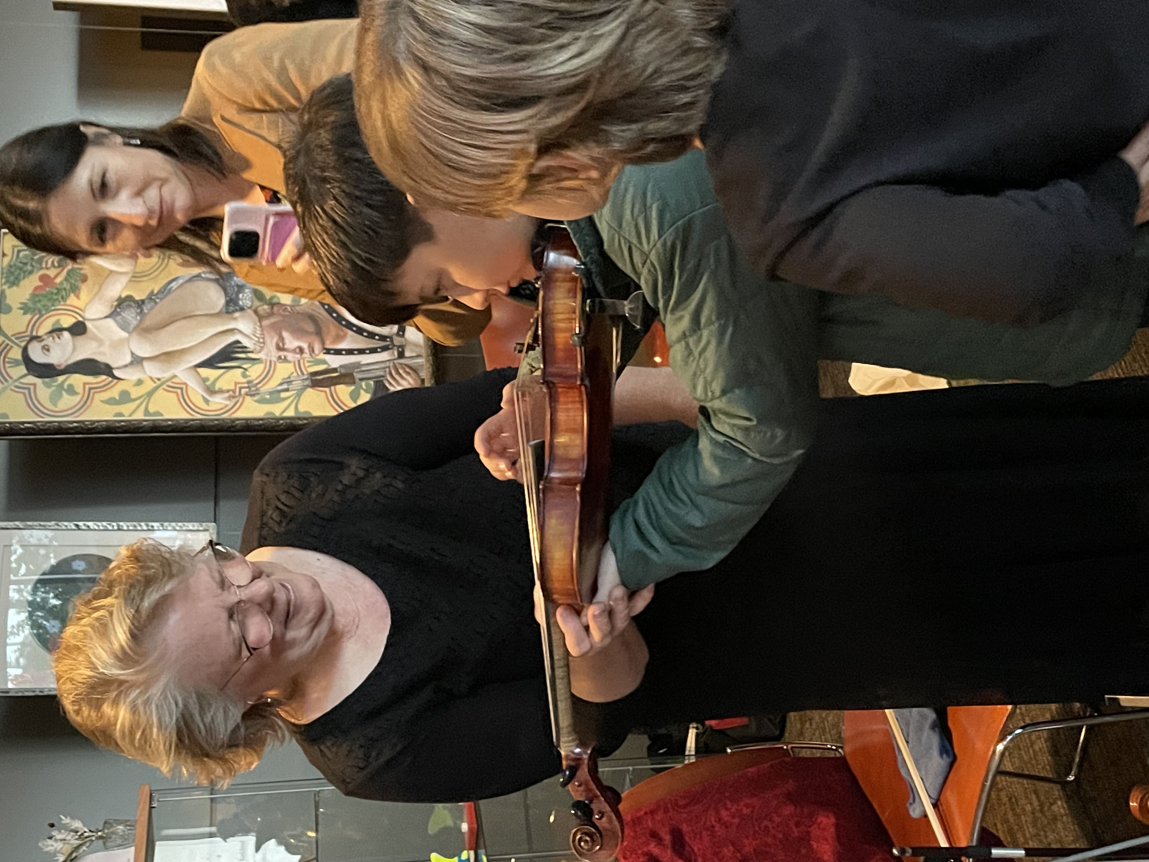 child meets violin with LAS player Stacy Hughes
